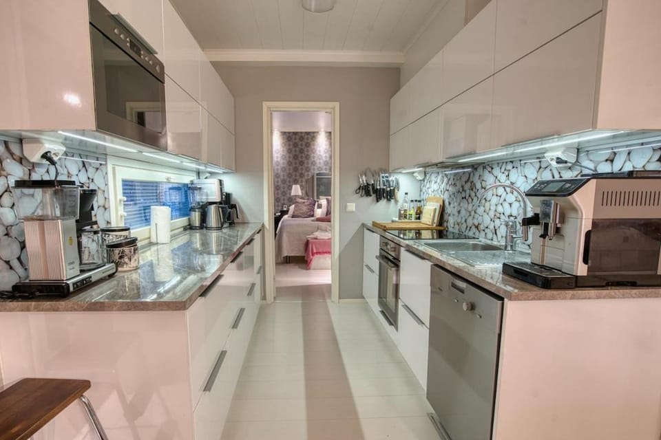 Private Home with Hot Tub & Sauna Villa in Rovaniemi