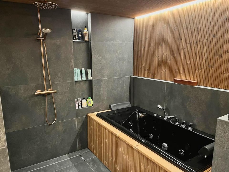 Private Home with Hot Tub & Sauna Villa in Rovaniemi