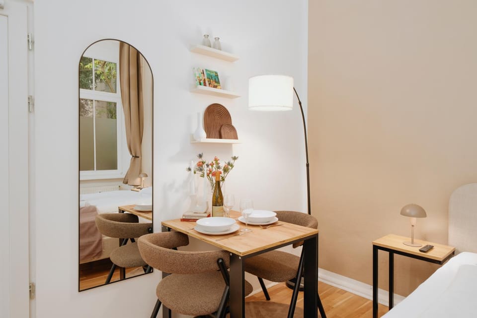 Seating area, Dining area