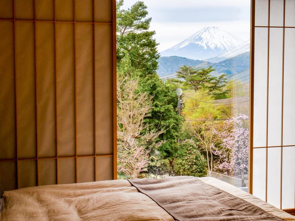 Bed, Photo of the whole room, Bedroom, Mountain view