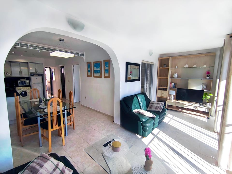 Kitchen or kitchenette, Living room, Seating area