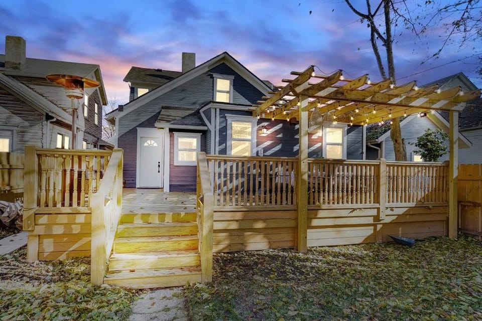 Spacious 4BR Home Near UD Oregon and DT Dayton House in Dayton