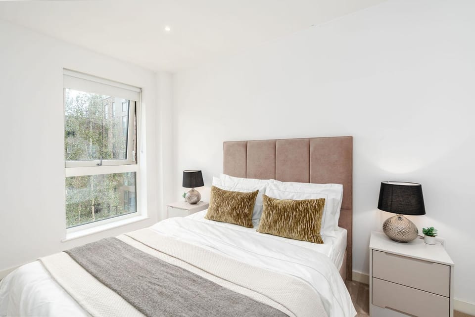 Tranquil 2-Bed Apartment, Balcony, Sleeps 6, 7 Minute Drive to King's Cross St Pancras - By City Peace Apartment in London Borough of Islington