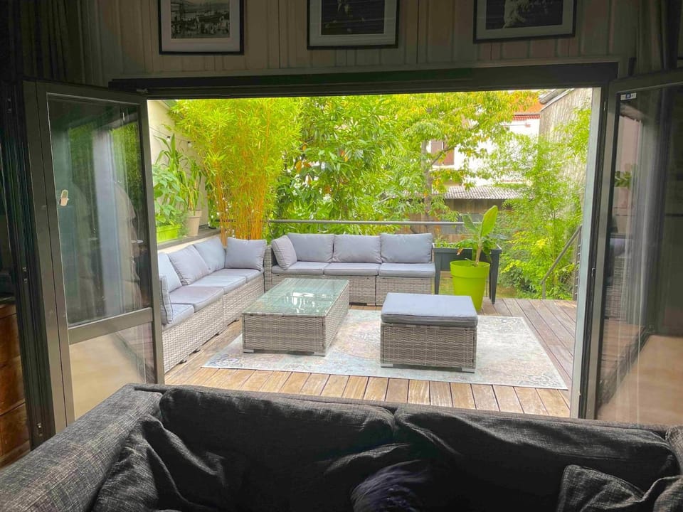 Patio, Day, Garden, View (from property/room), Balcony/Terrace, Living room, Seating area, Garden view