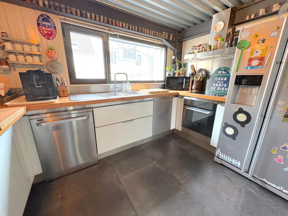 Coffee/tea facilities, Kitchen or kitchenette, dishwasher, minibar, oven, pet friendly, stove, toaster