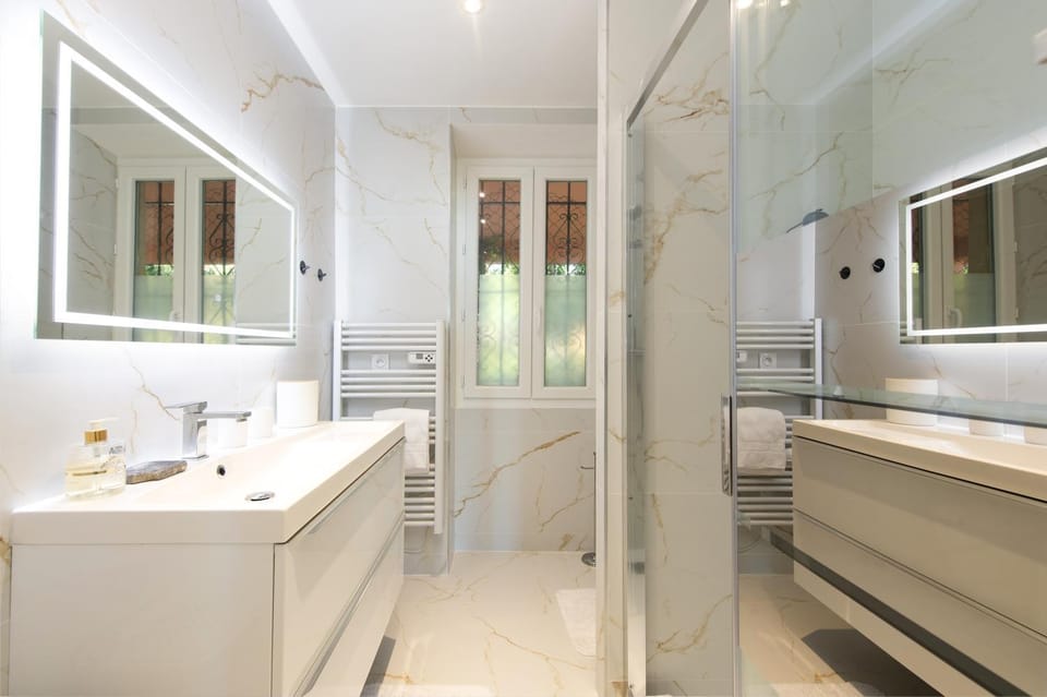 Shower, Bathroom, towels