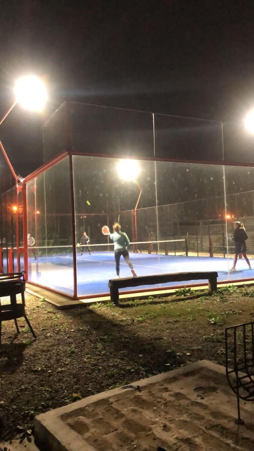 Casa de Tenis con Pileta Padel y Gimnasio House in Benavidez