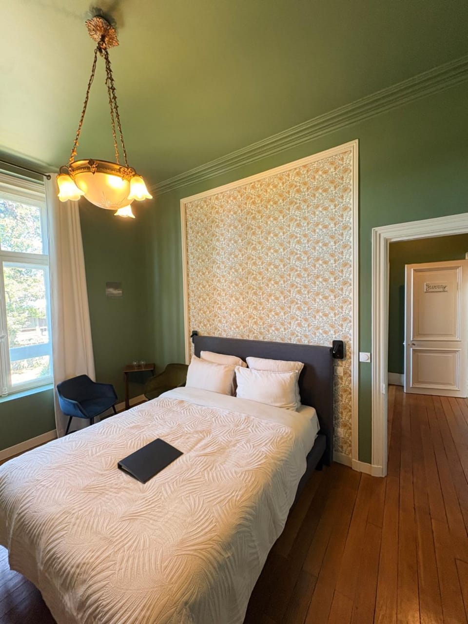 Photo of the whole room