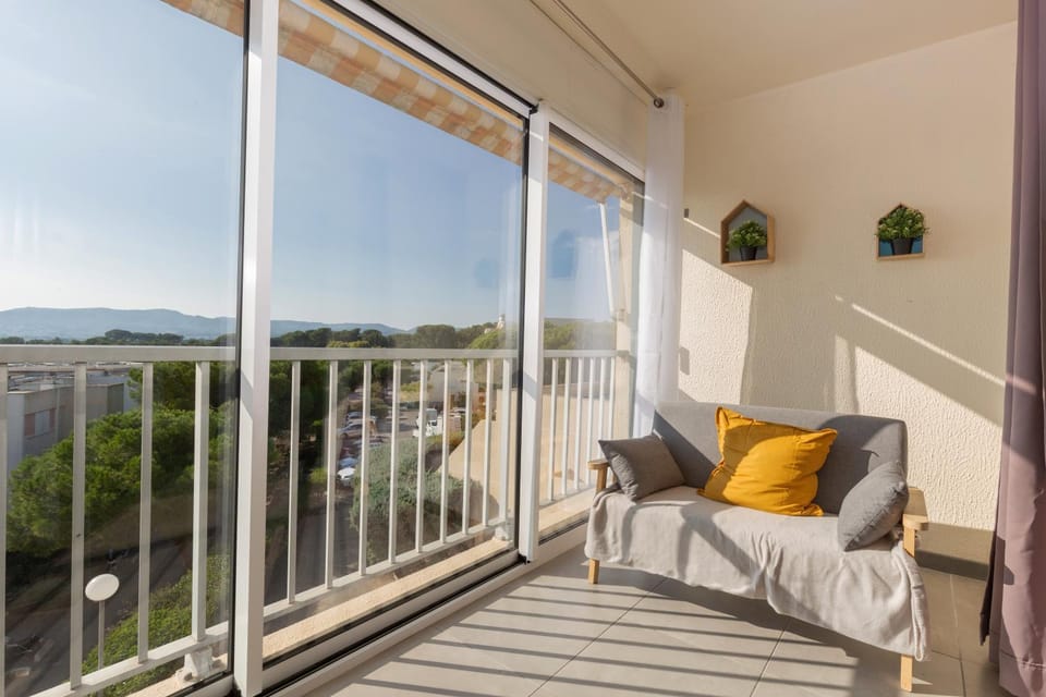 Patio, Day, Natural landscape, View (from property/room), Balcony/Terrace, Living room, Mountain view