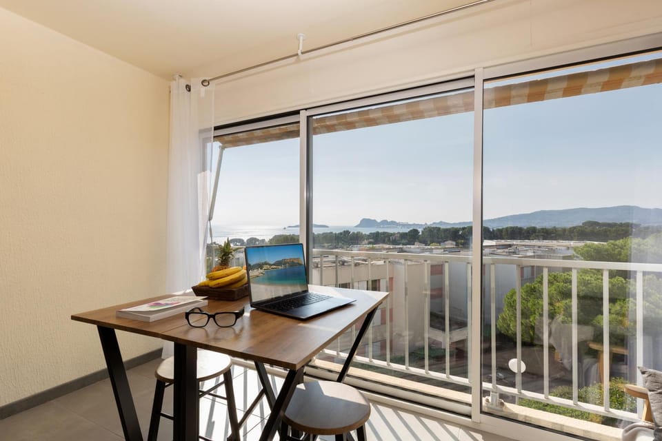 Day, Natural landscape, View (from property/room), Balcony/Terrace, Dining area, Mountain view