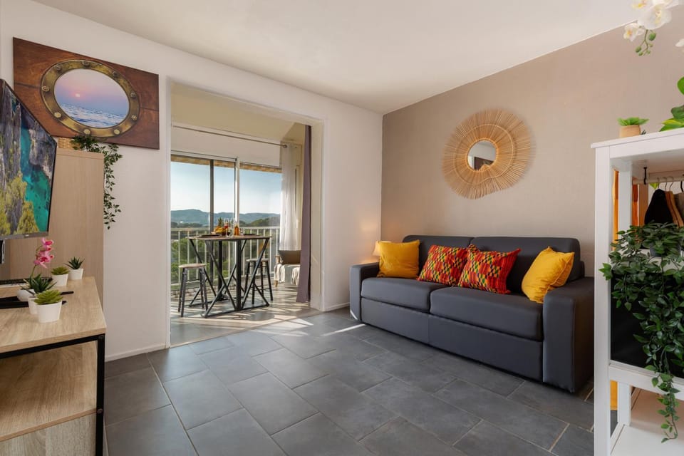 View (from property/room), Balcony/Terrace, Living room, Seating area, Dining area