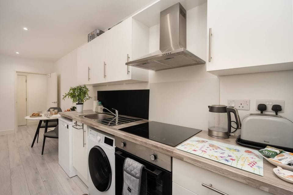 Kitchen or kitchenette, Other, oven, stove, toaster, washing machine