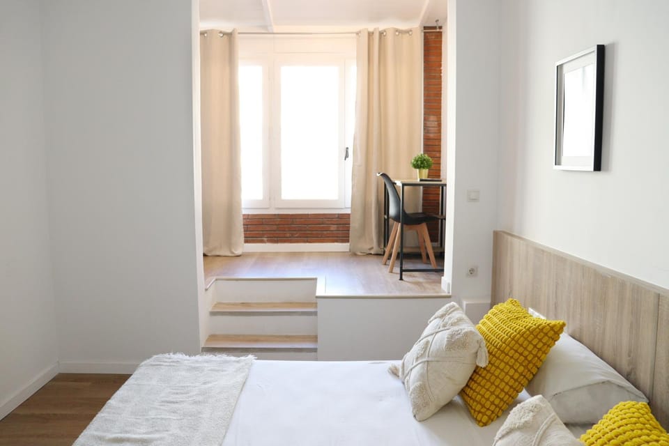 Bed, Seating area, Bedroom