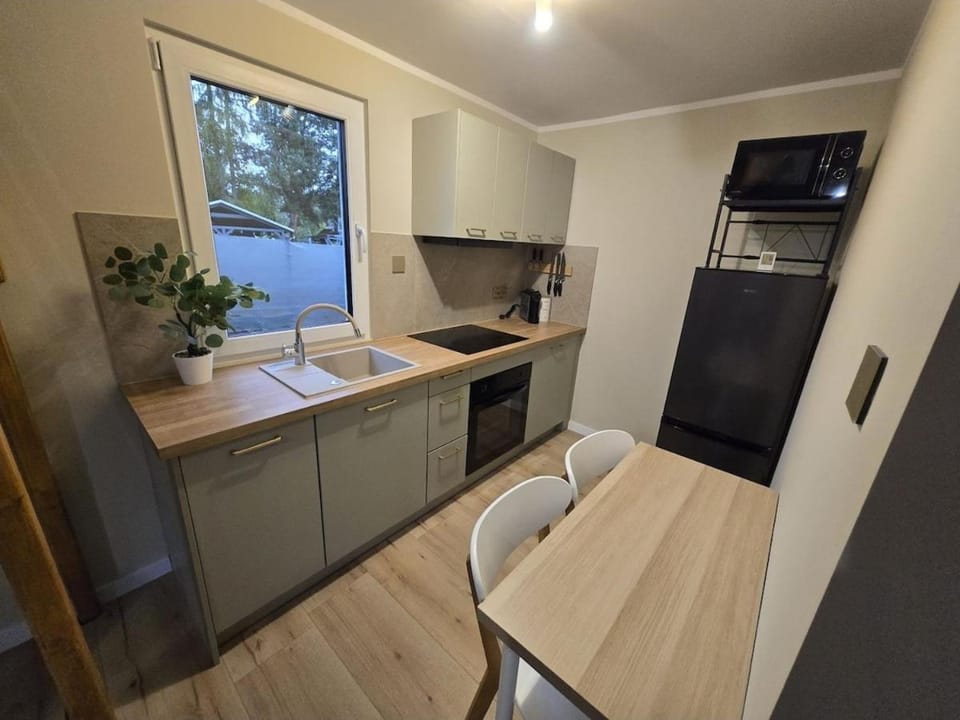 Kitchen or kitchenette, Dining area, oven, pet friendly, stove