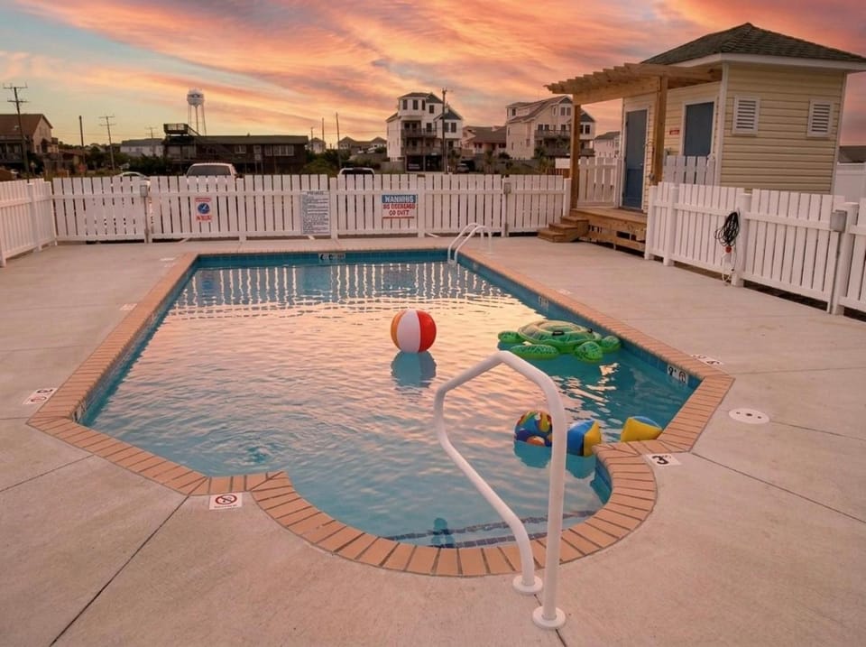 Perfect Ocean View - Oceanfront Condo, Private Balcony, Community Pool House in Kill Devil Hills