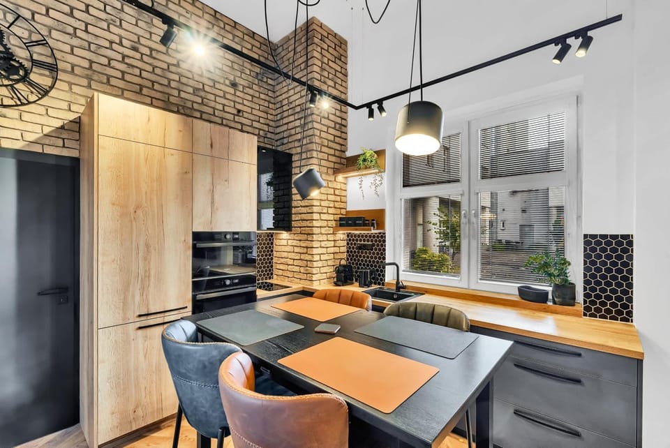 Kitchen or kitchenette, Seating area, Dining area, stove
