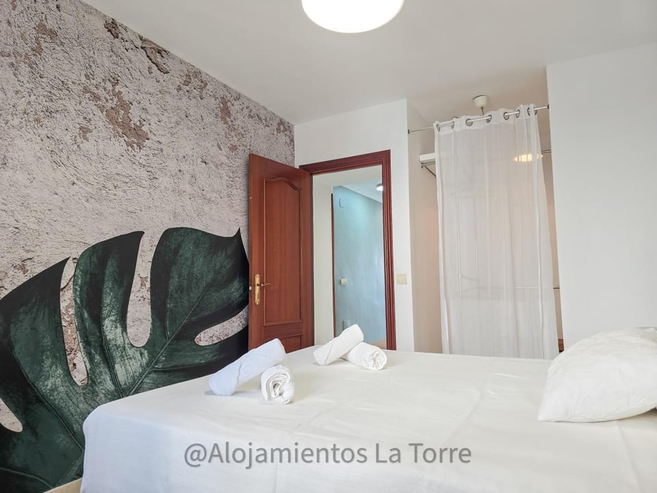 Bed, Photo of the whole room, Bedroom, towels, wardrobe