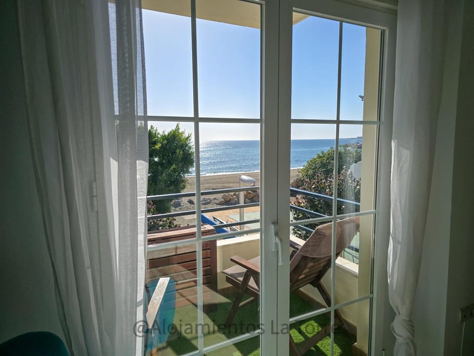 Day, View (from property/room), Balcony/Terrace, Living room, Seating area, Sea view