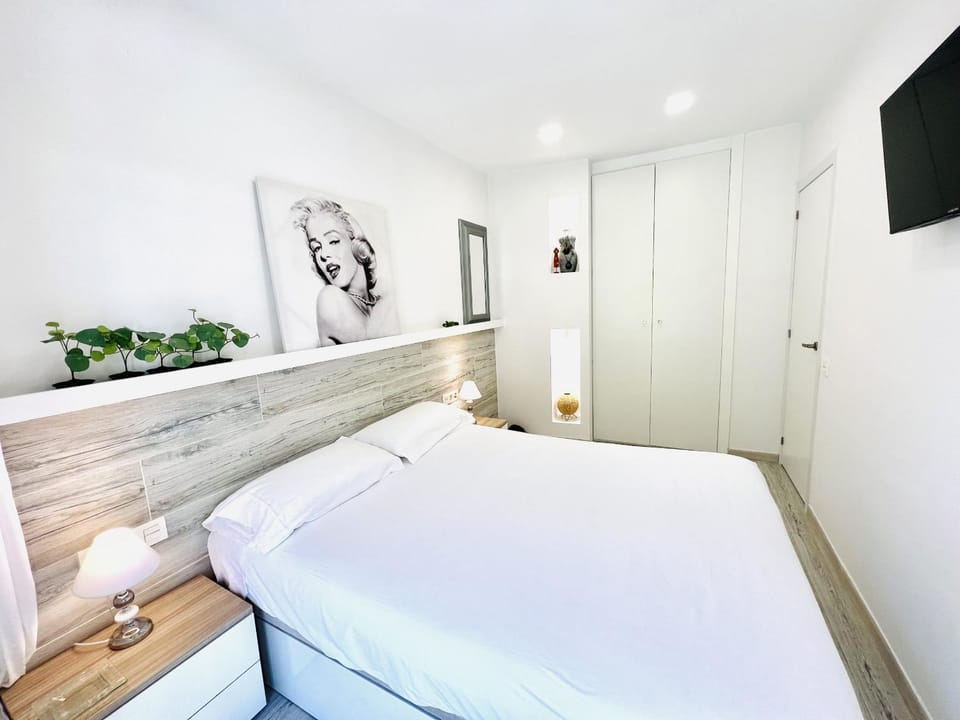 Bed, Photo of the whole room, Bedroom, wardrobe
