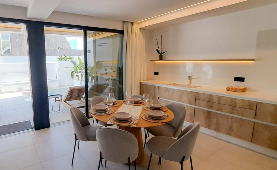 Dining area, kitchen