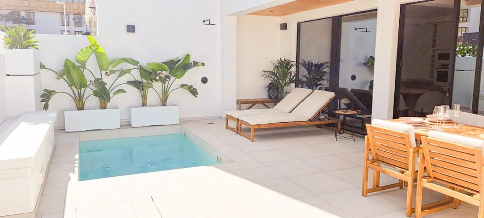 Solarium, Swimming pool