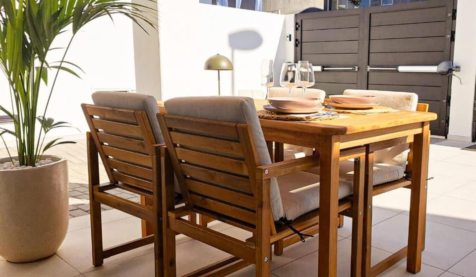 Solarium, Dining area