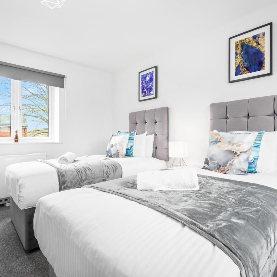 Bed, Photo of the whole room, Bedroom