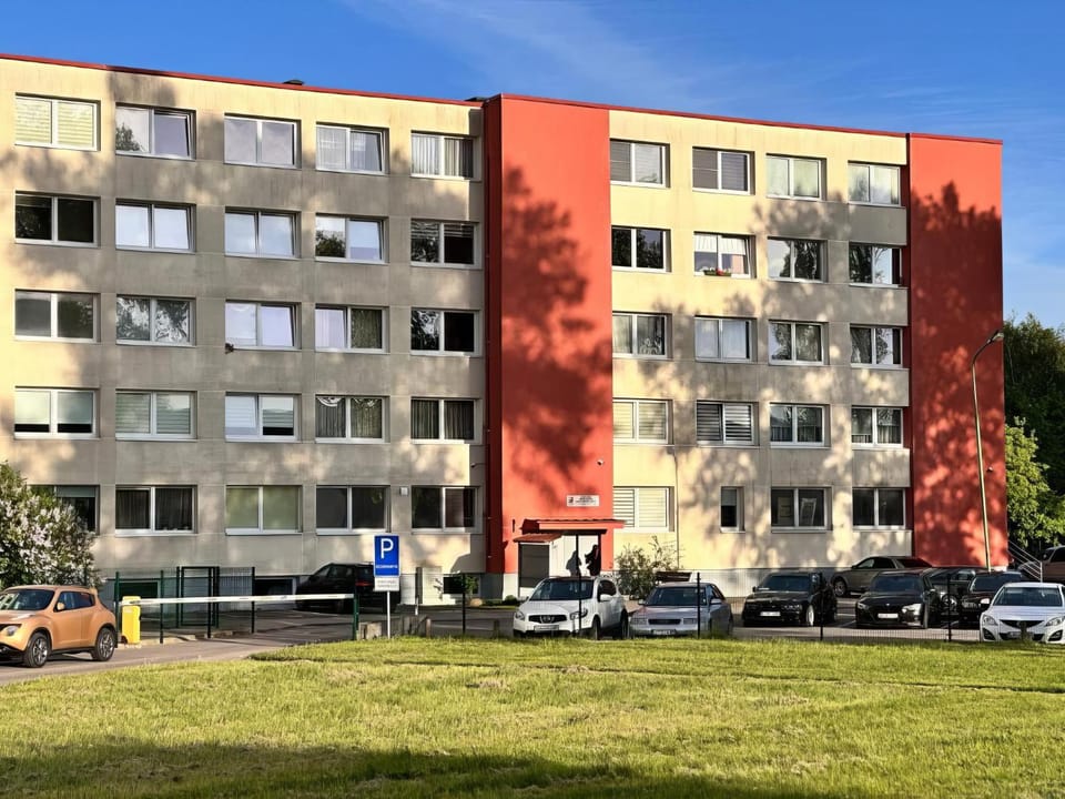 Property building, Day, Location