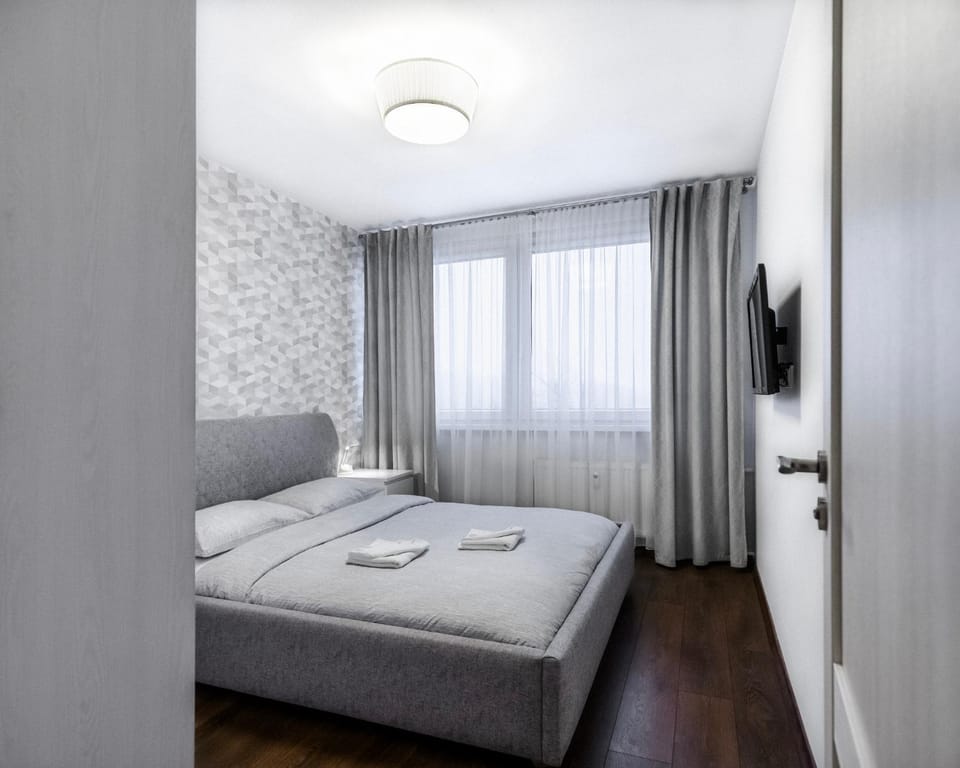 Bed, Bedroom, towels