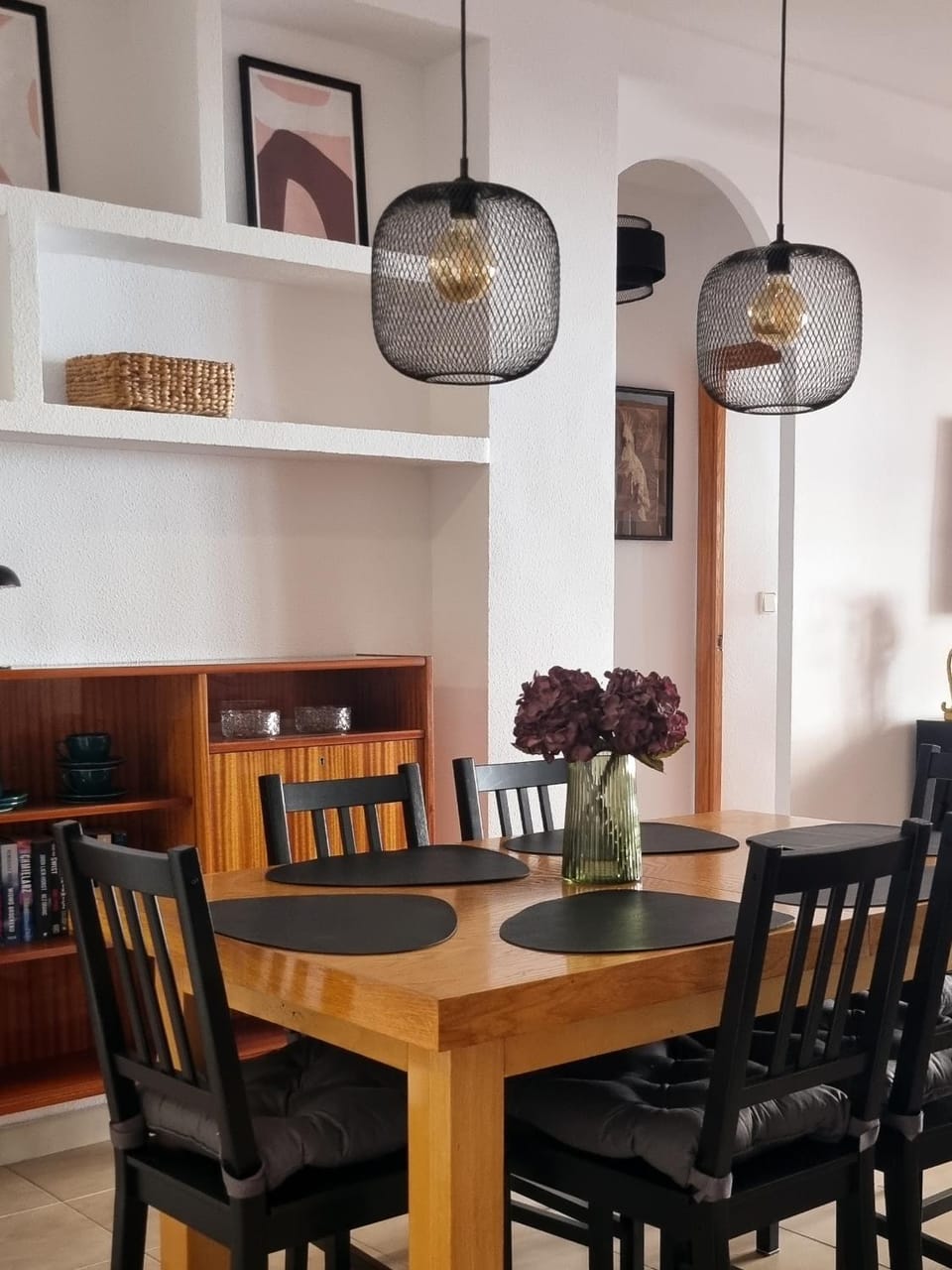Seating area, Dining area