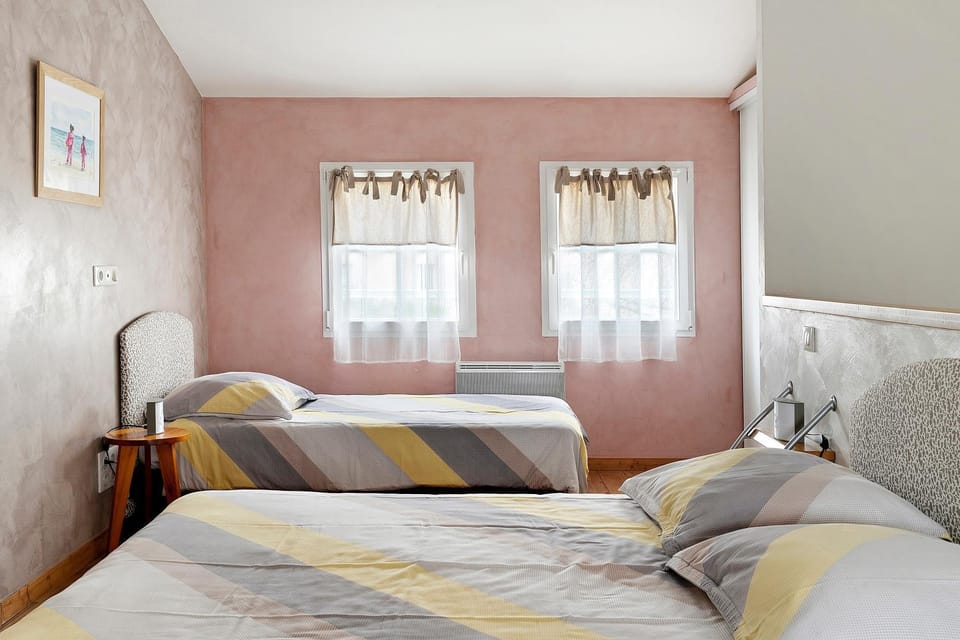 Property building, Living room, Bedroom