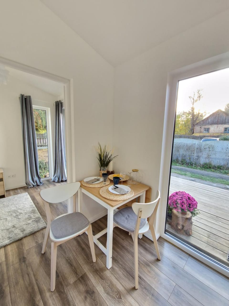 Patio, Day, Garden, View (from property/room), Balcony/Terrace, Living room, Seating area, Dining area, Garden view
