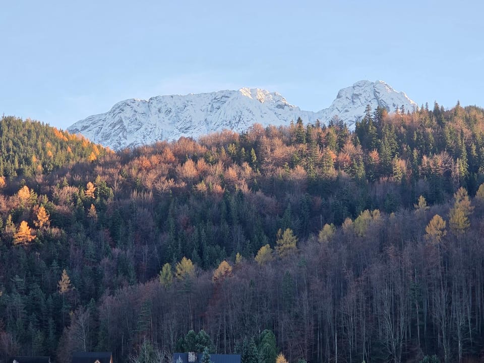 Nearby landmark, Day, Natural landscape, Mountain view
