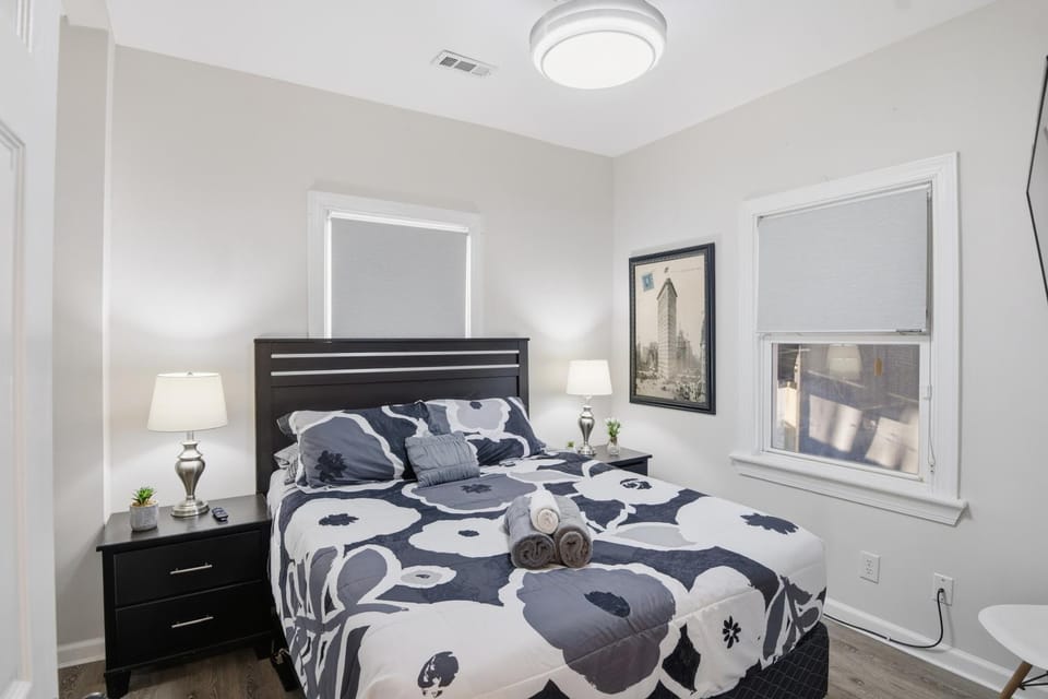 Bed, Bedroom, towels