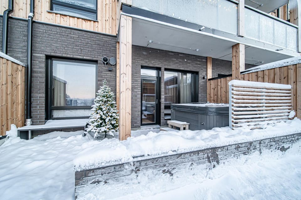 Property building, Patio, Winter, Hot Tub