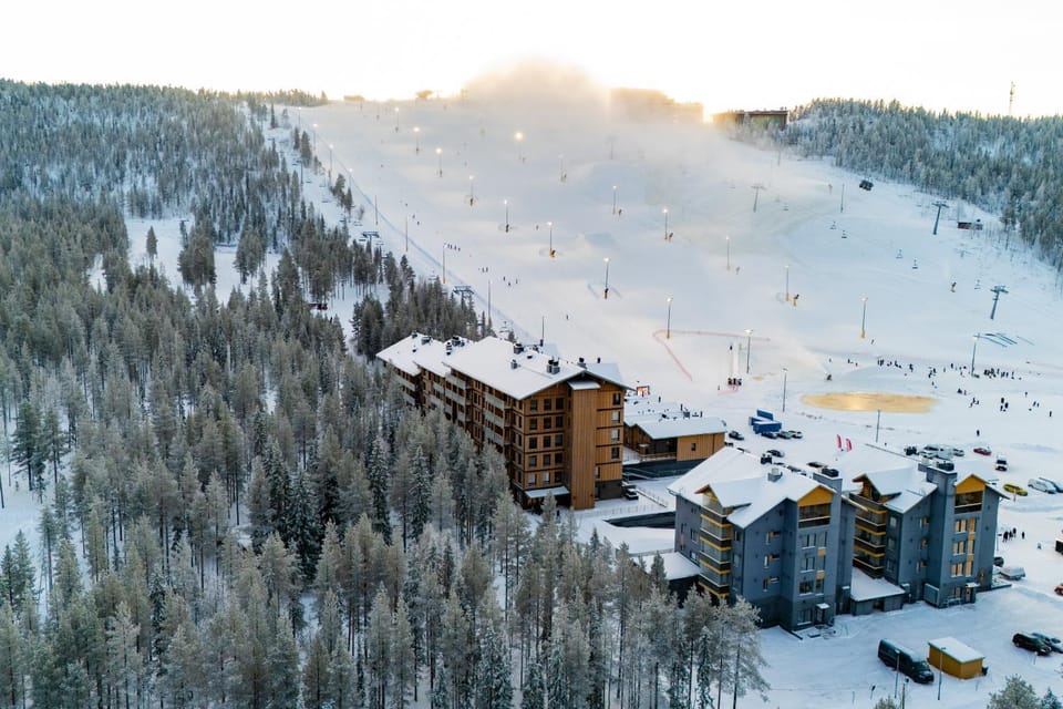 Property building, Neighbourhood, Natural landscape, Bird's eye view, Winter, Skiing, Mountain view, Location