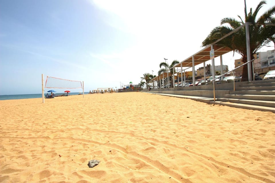 Restaurant/places to eat, Natural landscape, Beach, Swimming pool, Sports, sunbed