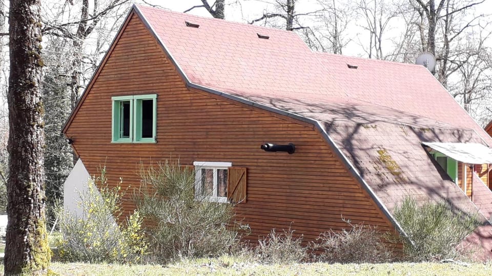 Les chalets au bord de l'étang de Malleteix Chalet in Nouvelle-Aquitaine
