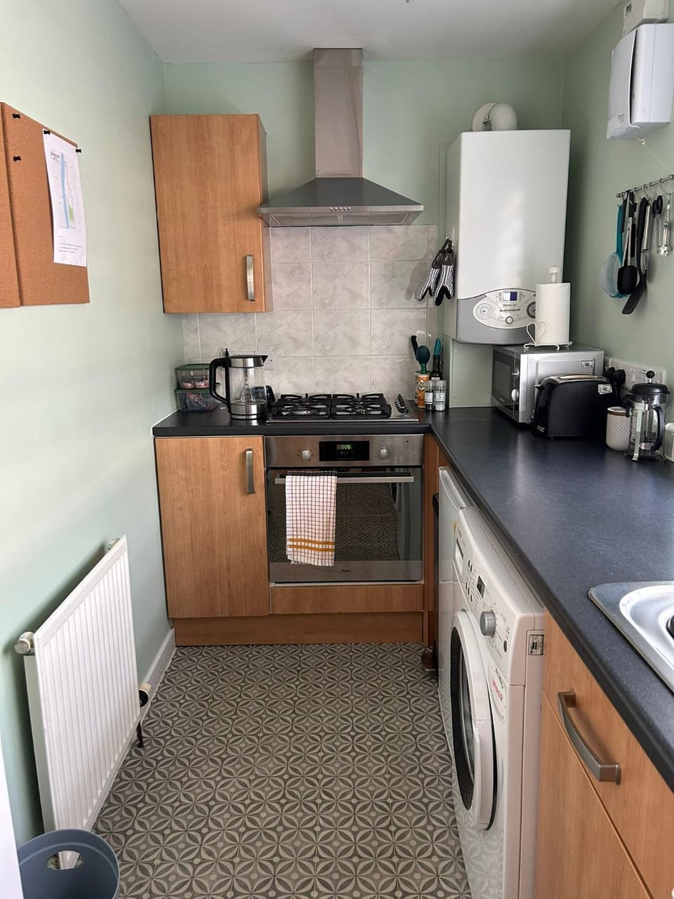 Coffee/tea facilities, Kitchen or kitchenette, dishwasher, oven, stove, toaster, washing machine