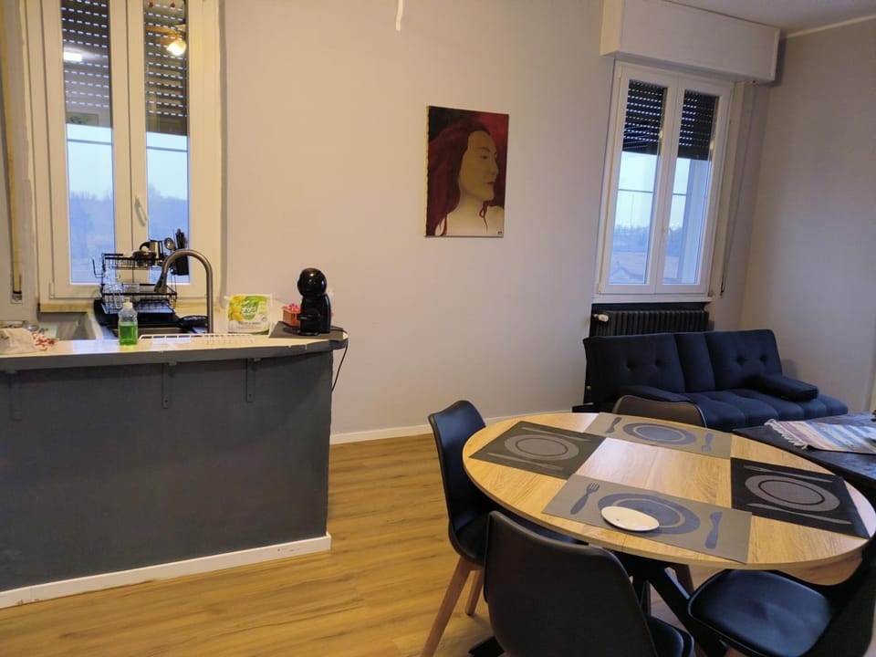 Seating area, Dining area