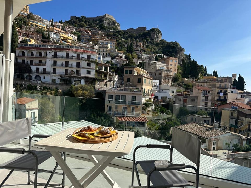 Patio, Balcony/Terrace, Dining area, City view