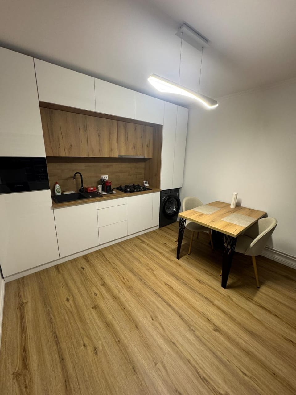 Kitchen or kitchenette, Dining area, stove