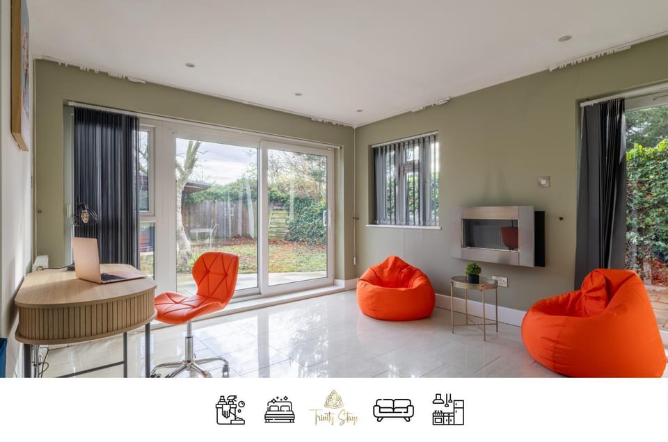 Communal lounge/ TV room, TV and multimedia, Living room, Seating area