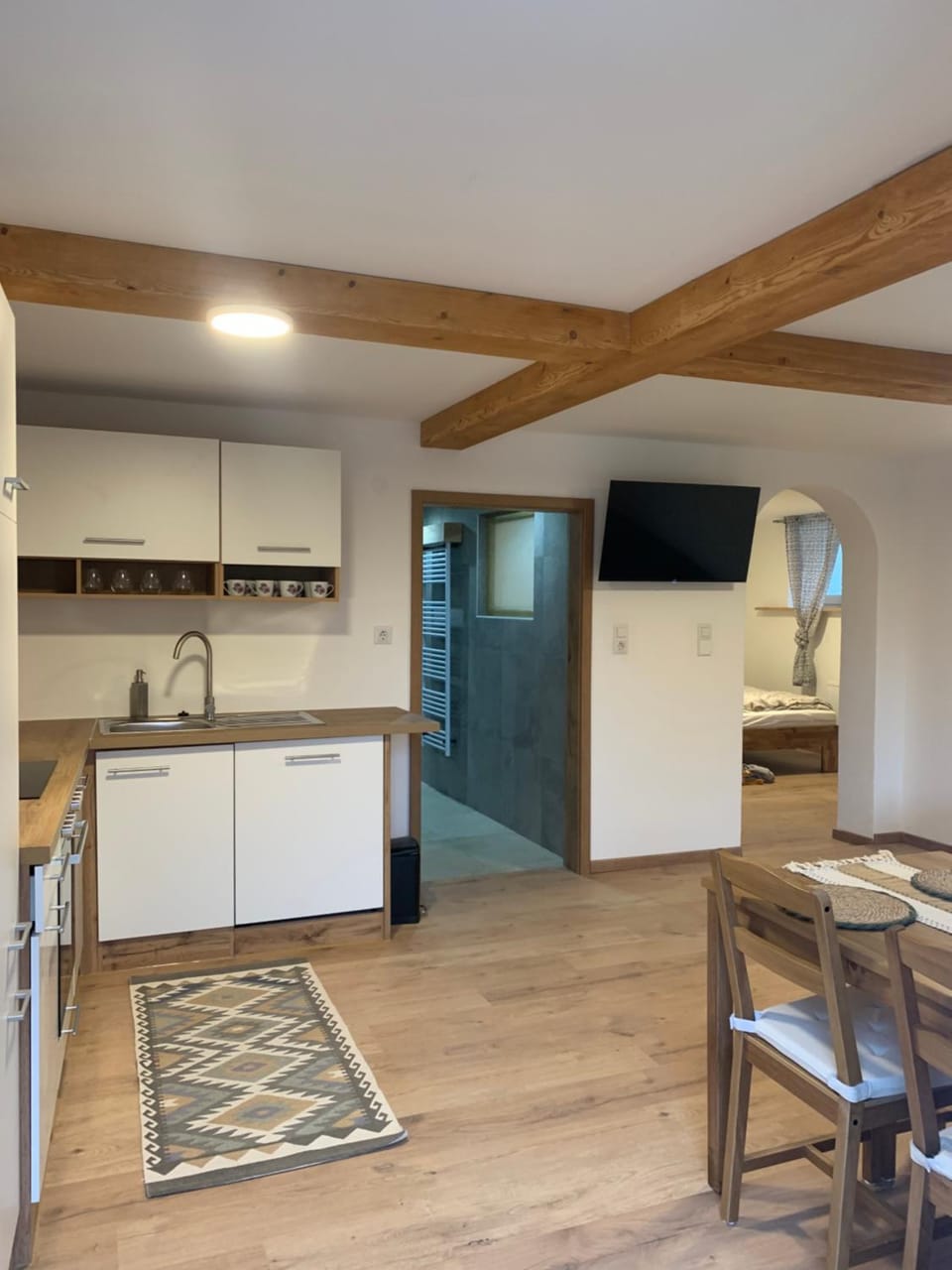 TV and multimedia, Kitchen or kitchenette, Living room, Dining area, oven, stove