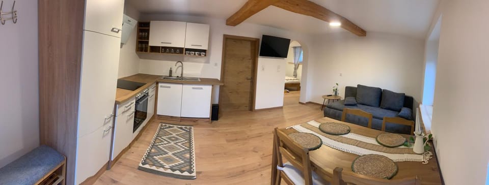 TV and multimedia, Kitchen or kitchenette, Living room, Seating area, Dining area, oven, stove
