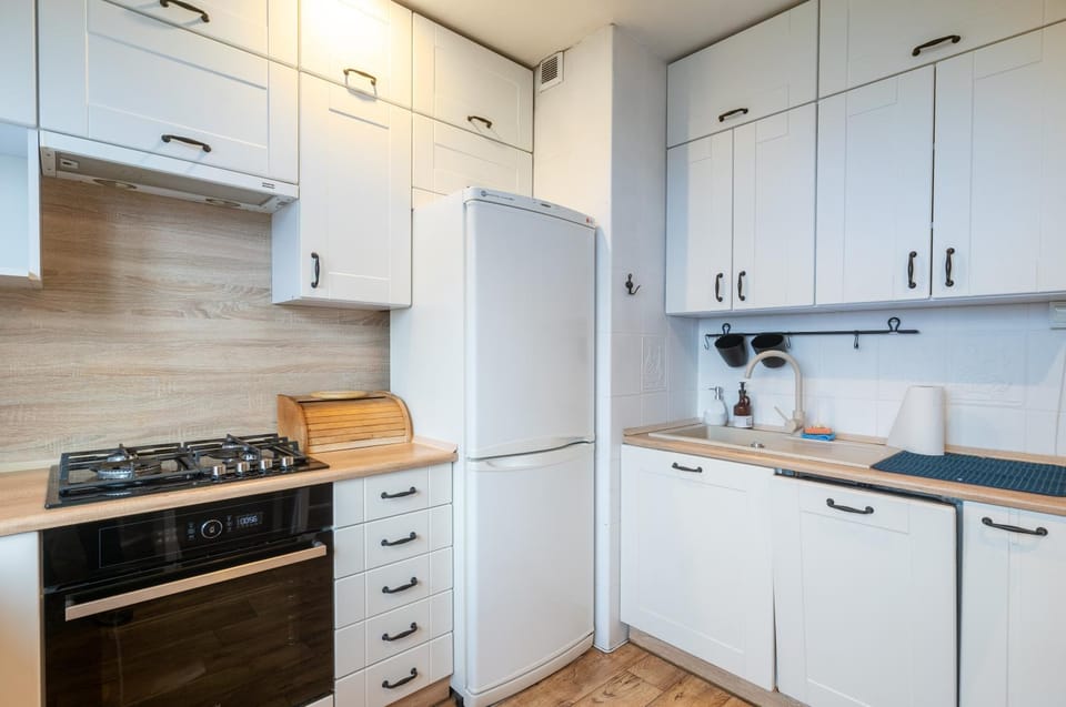 Kitchen or kitchenette, oven, stove
