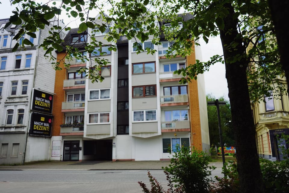 Property building, Neighbourhood