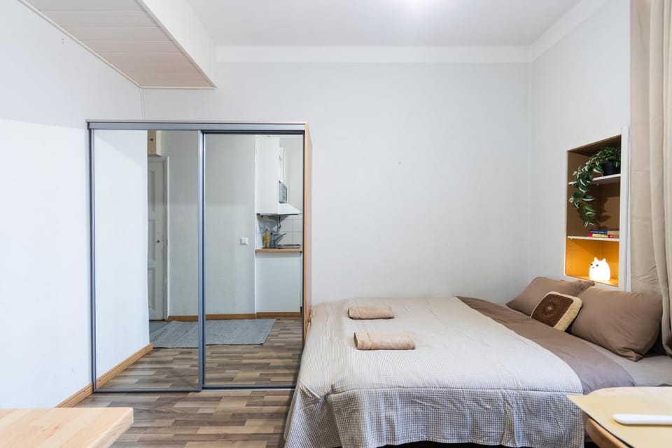 Bedroom, towels, wardrobe