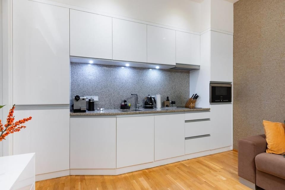 Coffee/tea facilities, Kitchen or kitchenette, stove, toaster