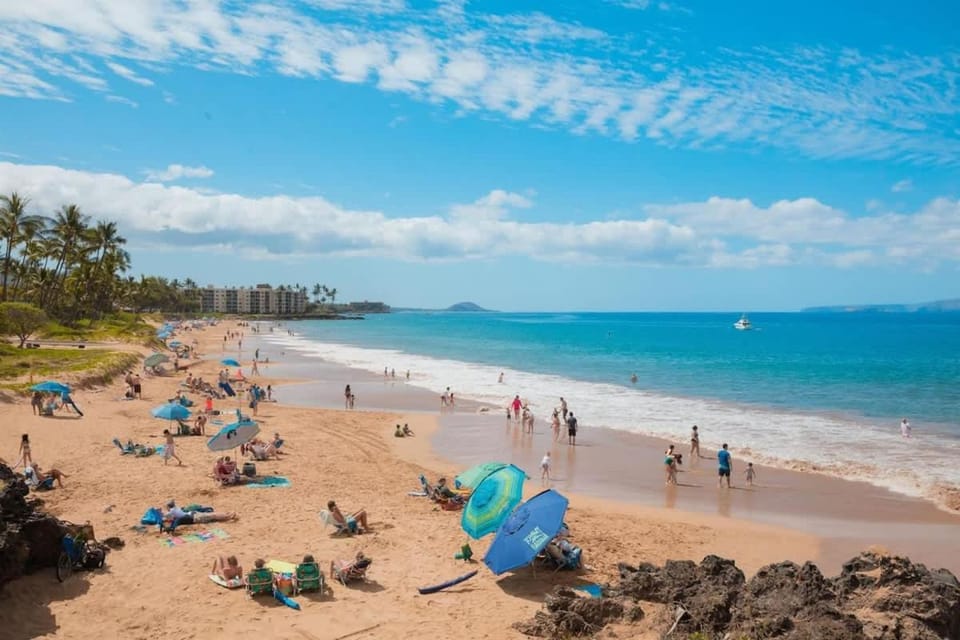 Beach Retreat Walk to Surf & Dining House in Kihei